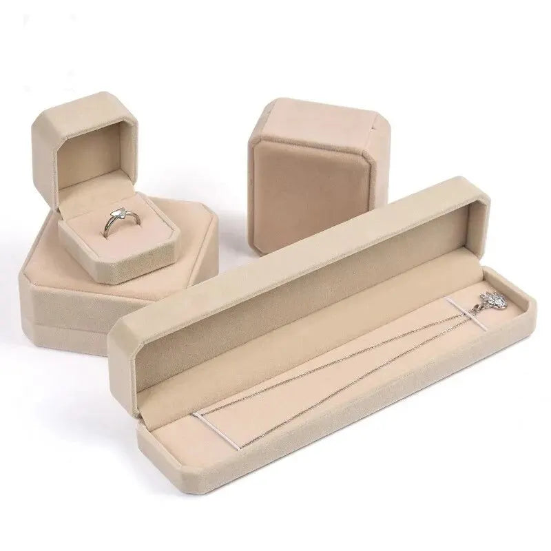Écrin à bague en velours beige